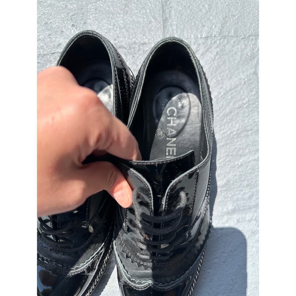 Chanel Black Leather Patent Chain Trim Wingtip Oxford Shoes womens 38.5 - Picture 4 of 16